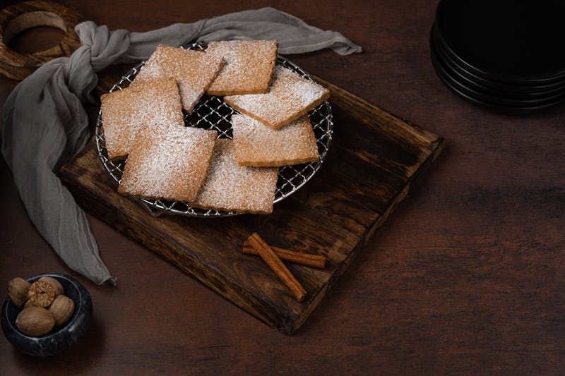 Cinnamon Dessert Sticks dusted with sugar and served with icing dip